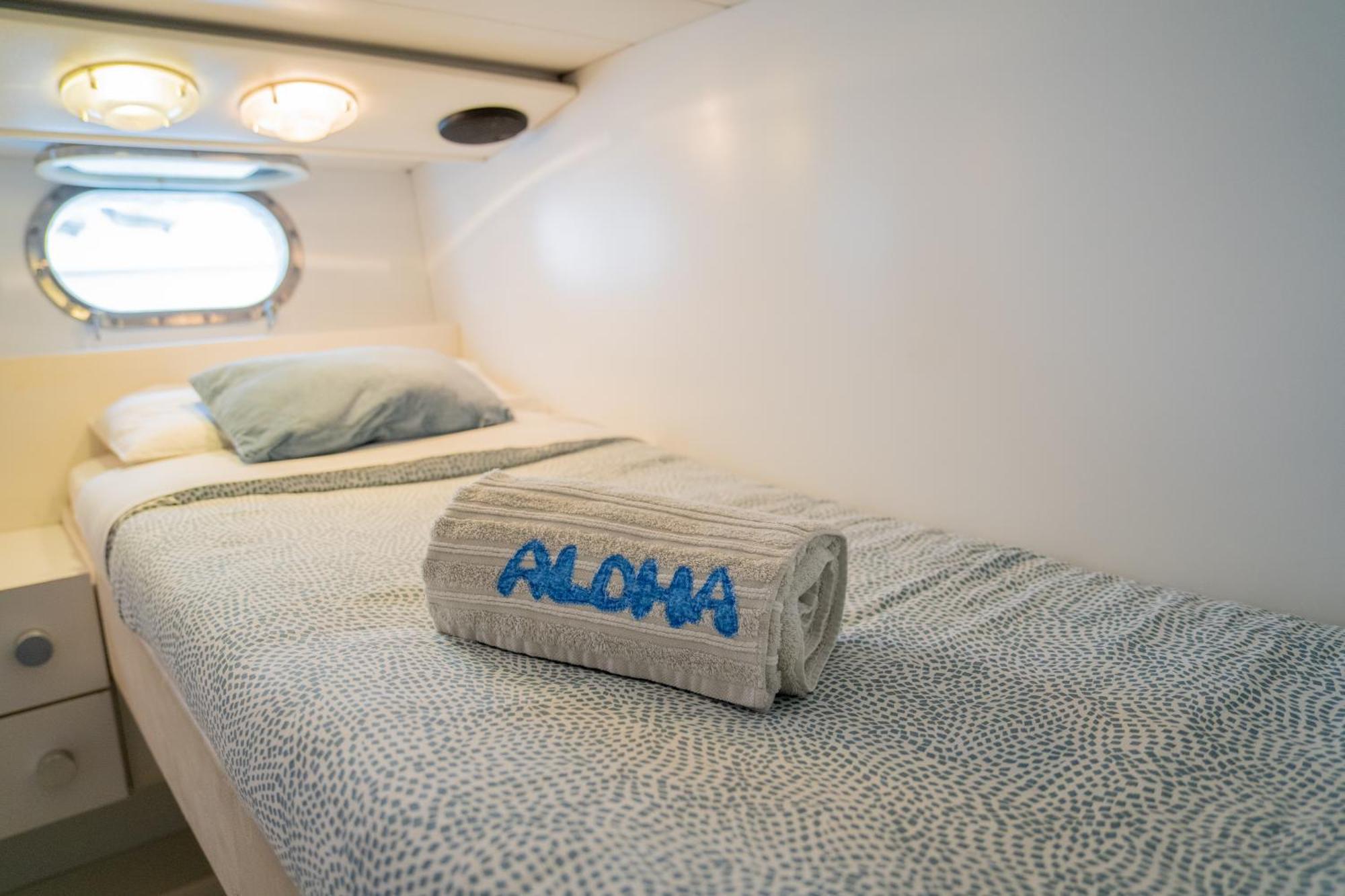 Отель Boat Aloha Сан-Адриан-де-Бесос Экстерьер фото